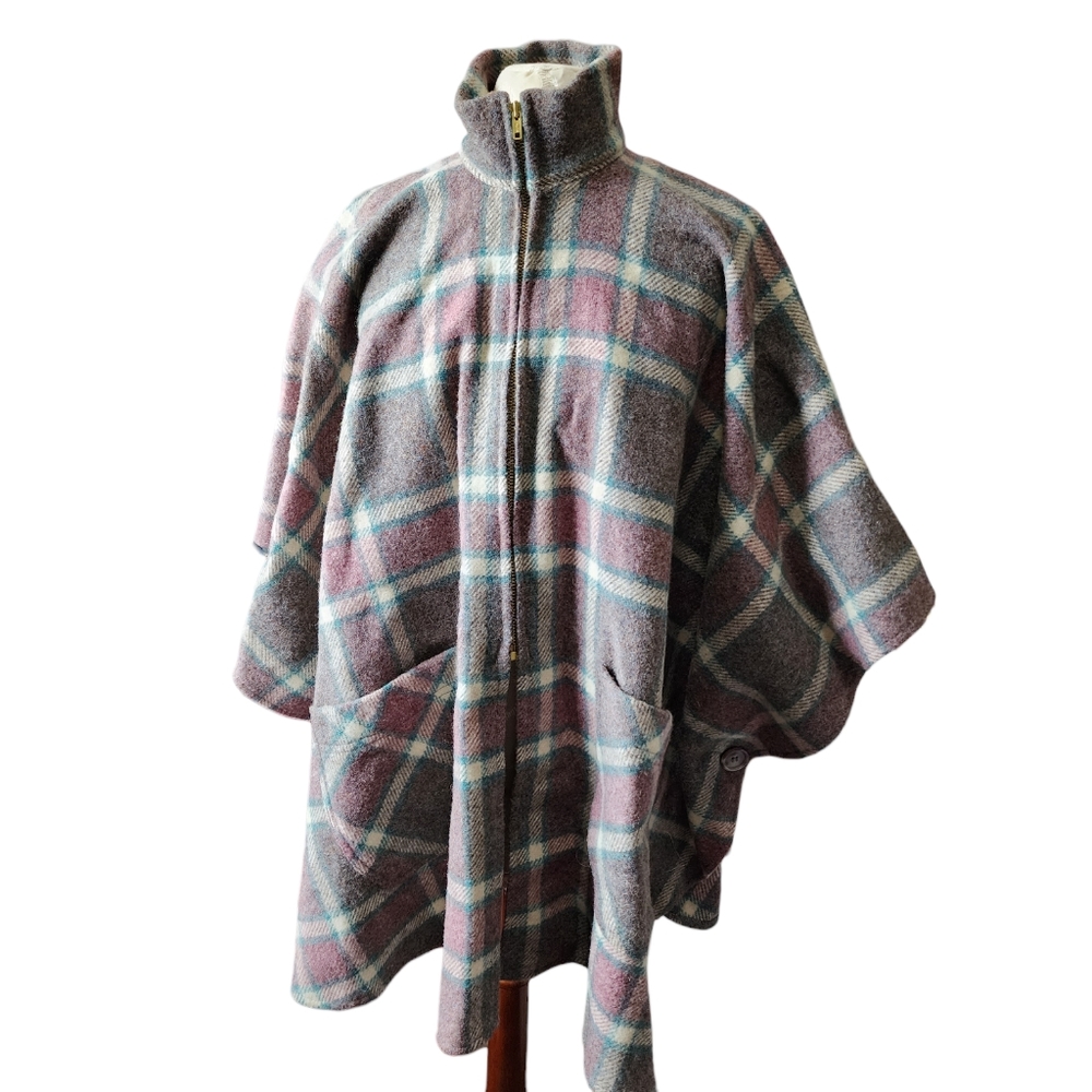Rare vintage Bemidgi woolen mills plaid cape